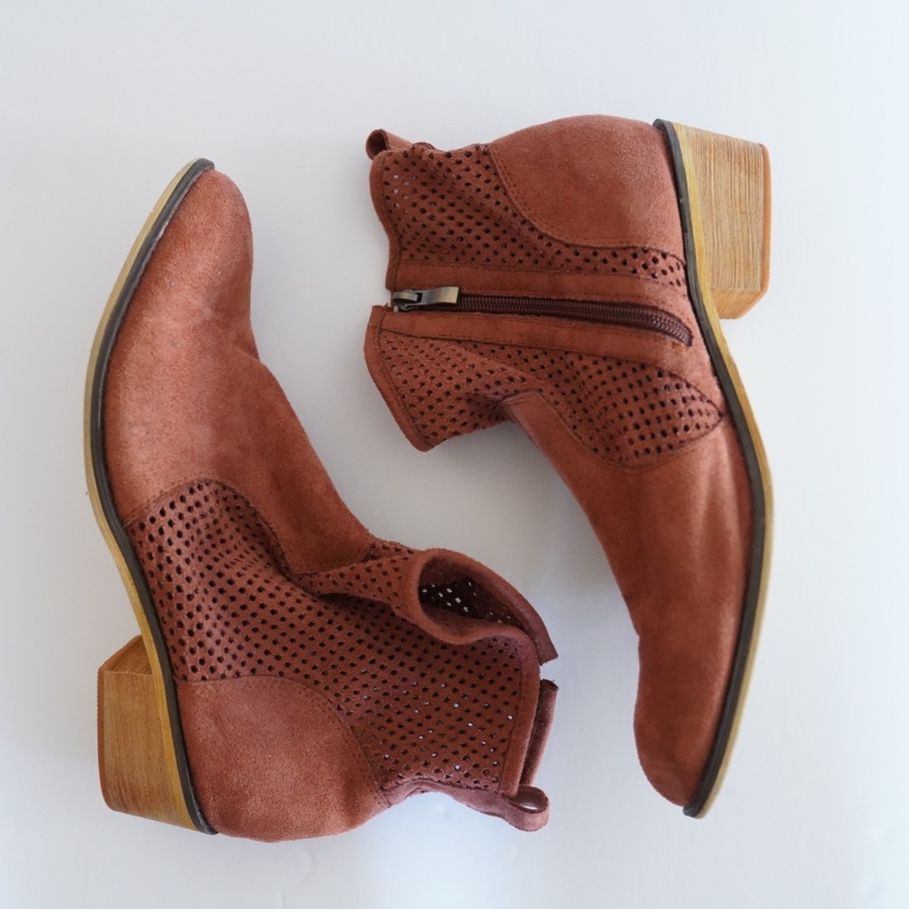 ⚡️ MI.IM SUEDE CUT OUT ANKLE BOOTIES